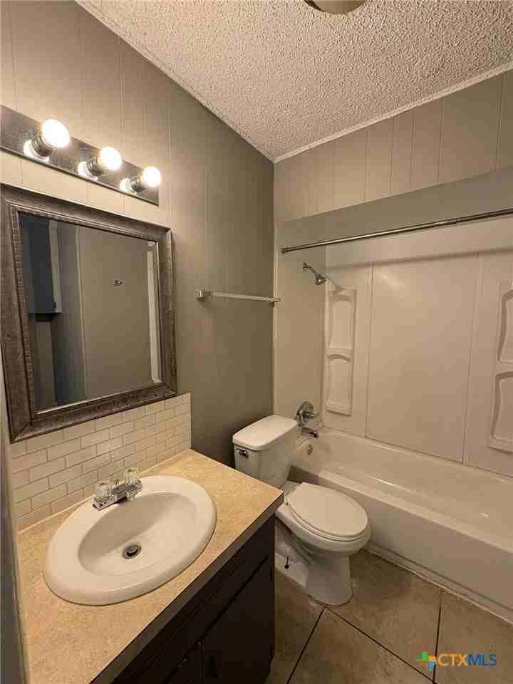 403 Sunset Ln #D - Photo 5 of 7