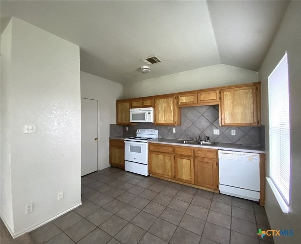3709 Littleleaf Dr #B - Photo 3 of 7