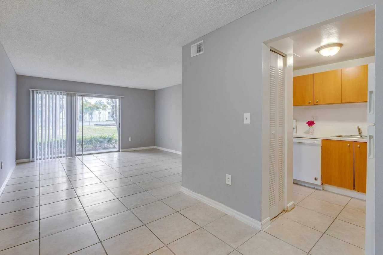 Clear Lake Palms - Photo 5 of 18