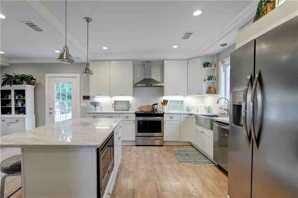 40 Grafton St - Photo 3 of 32