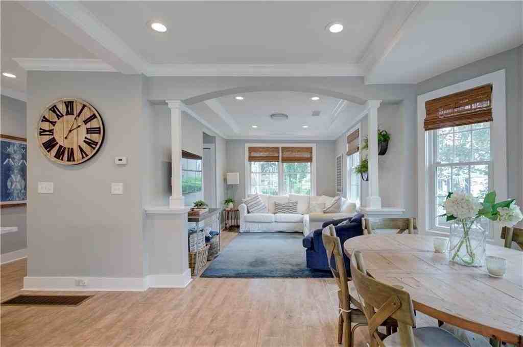 40 Grafton St - Photo 7 of 32