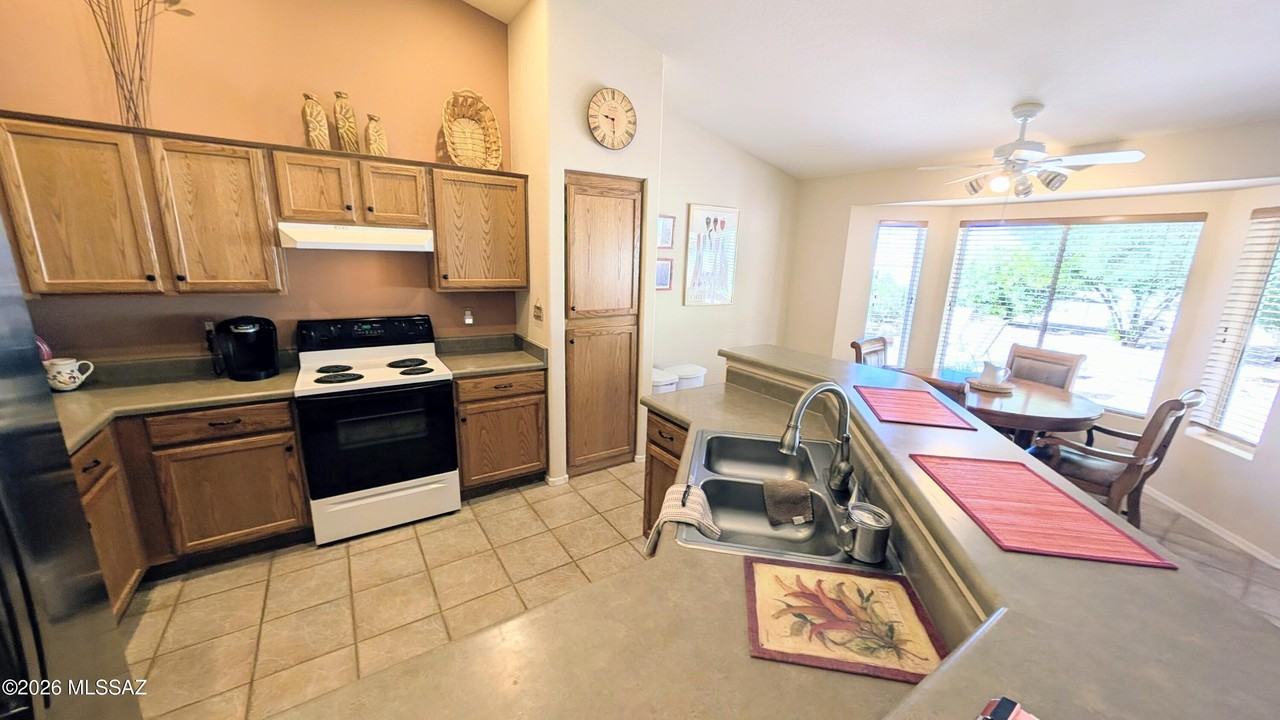 38774 S Desert Bluff Dr - Photo 4 of 18
