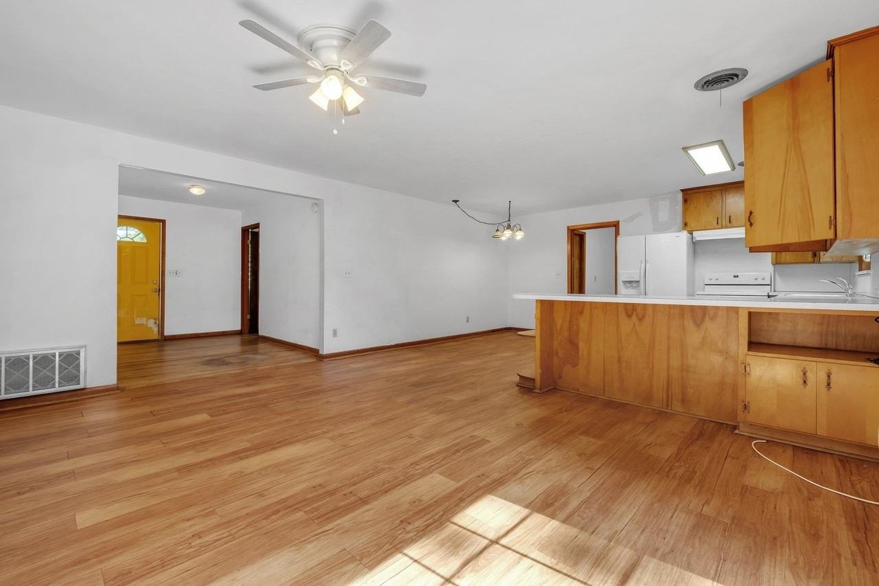 123 Columbia Dr - Photo 4 of 21