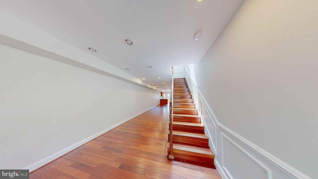 1617 C St Se - Photo 6 of 12