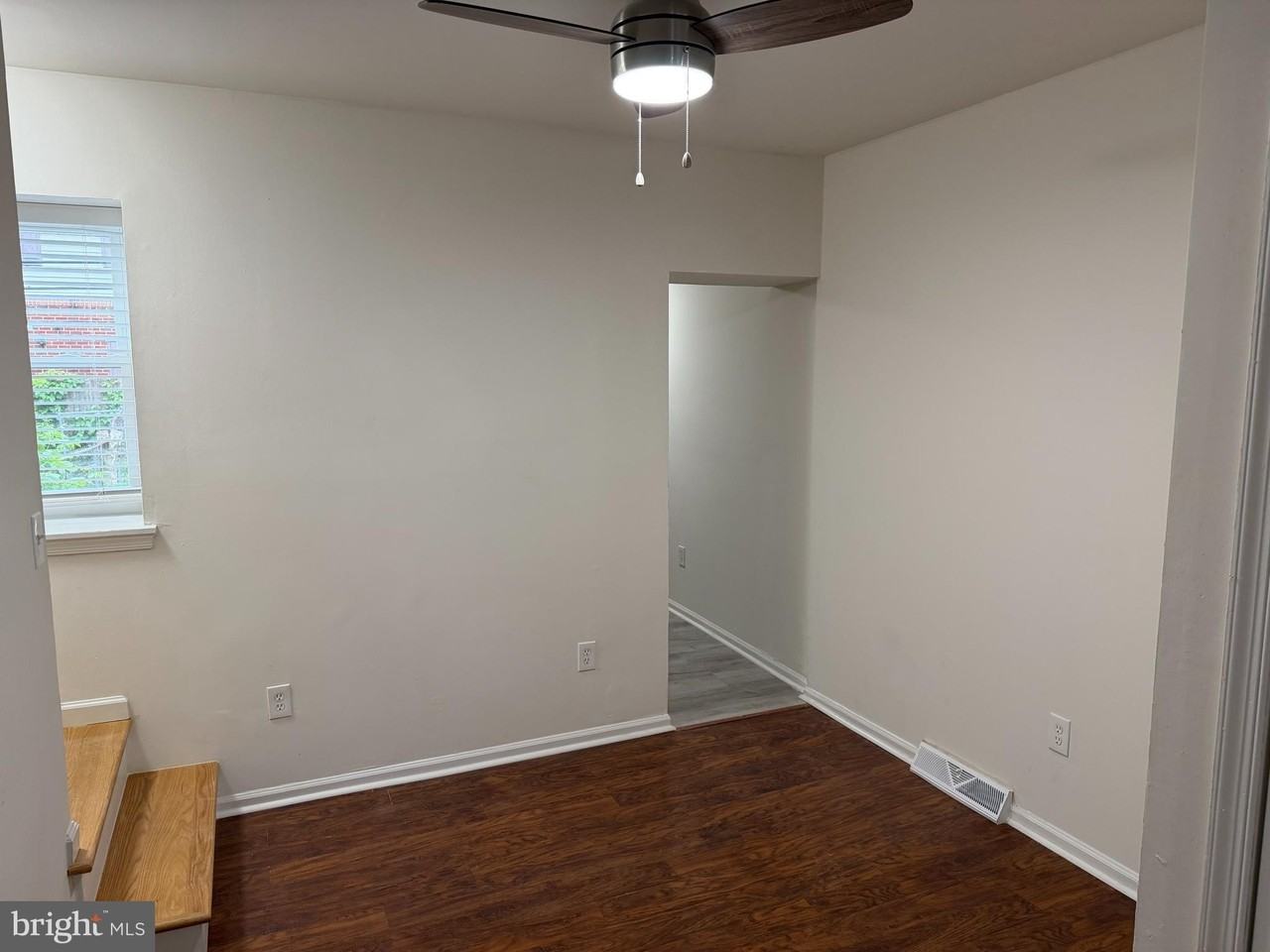 518 E 12th St - Photo 4 of 16