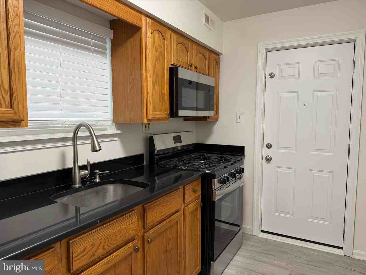 518 E 12th St - Photo 5 of 16