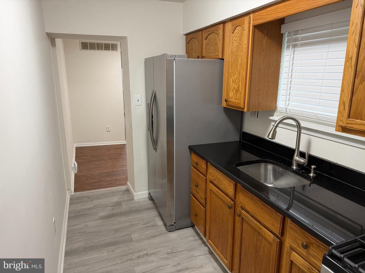 518 E 12th St - Photo 7 of 16