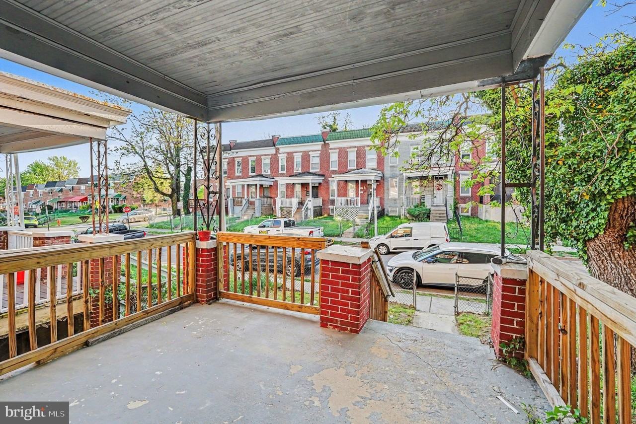 409 N Edgewood St - Photo 4 of 30