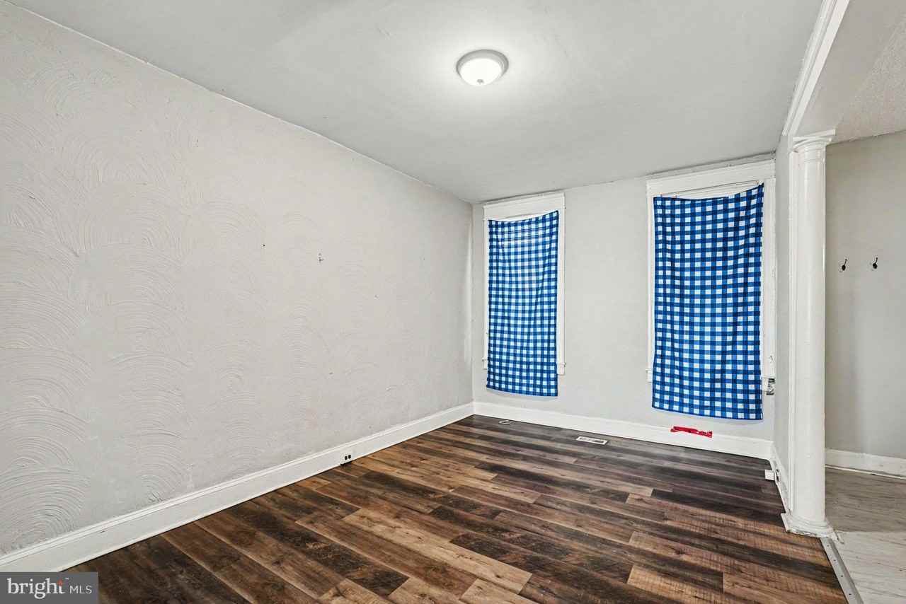 409 N Edgewood St - Photo 7 of 30