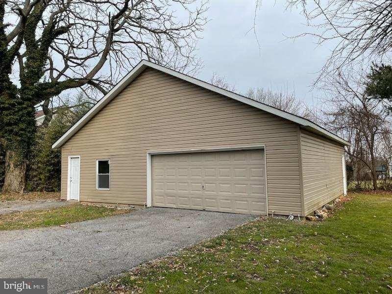 8904 Church Ln - Photo 4 of 39