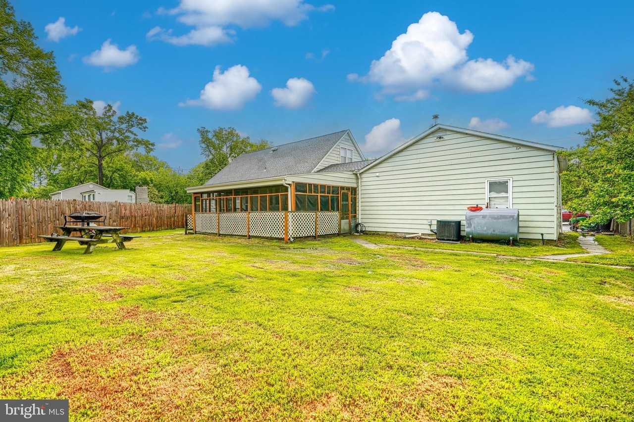 1417 Waterford Rd - Photo 4 of 20
