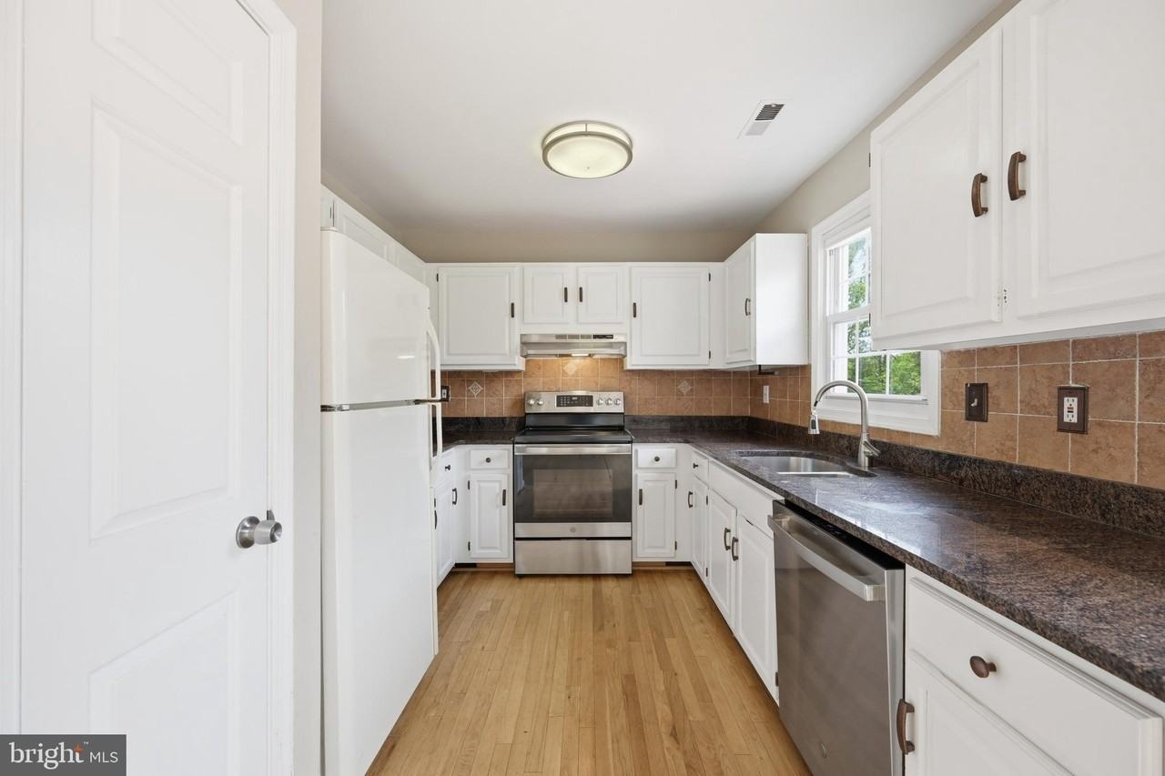 15622 Cliff Swallow Way - Photo 3 of 31