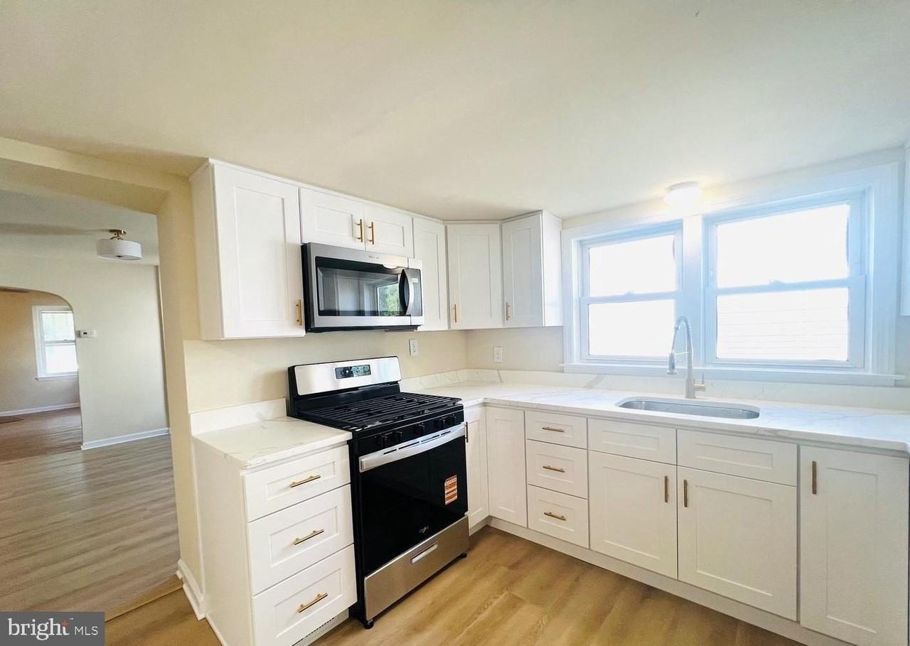 617 3rd St - Photo 4 of 16