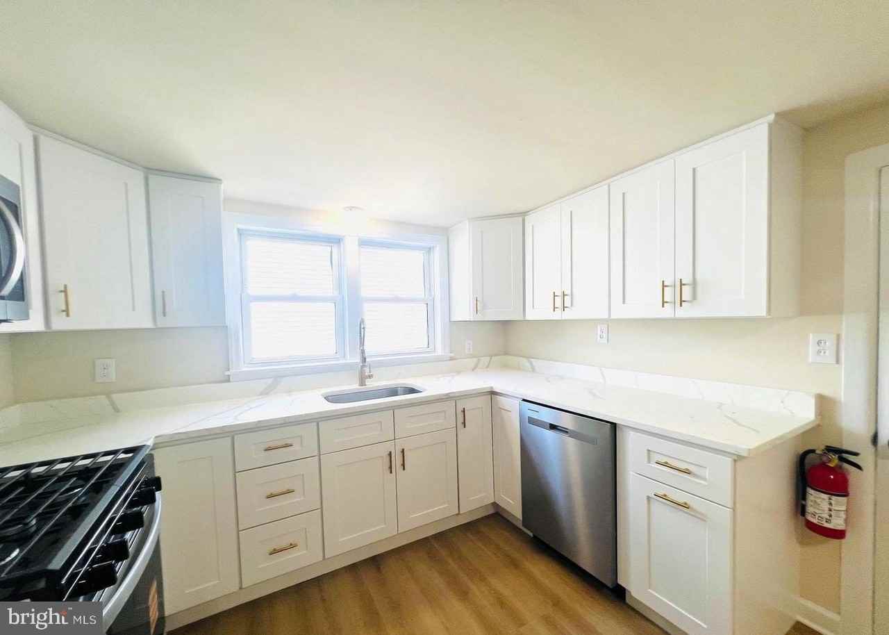617 3rd St - Photo 5 of 16