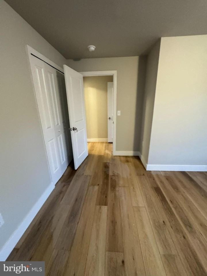 166 East Ave #E - Photo 5 of 17
