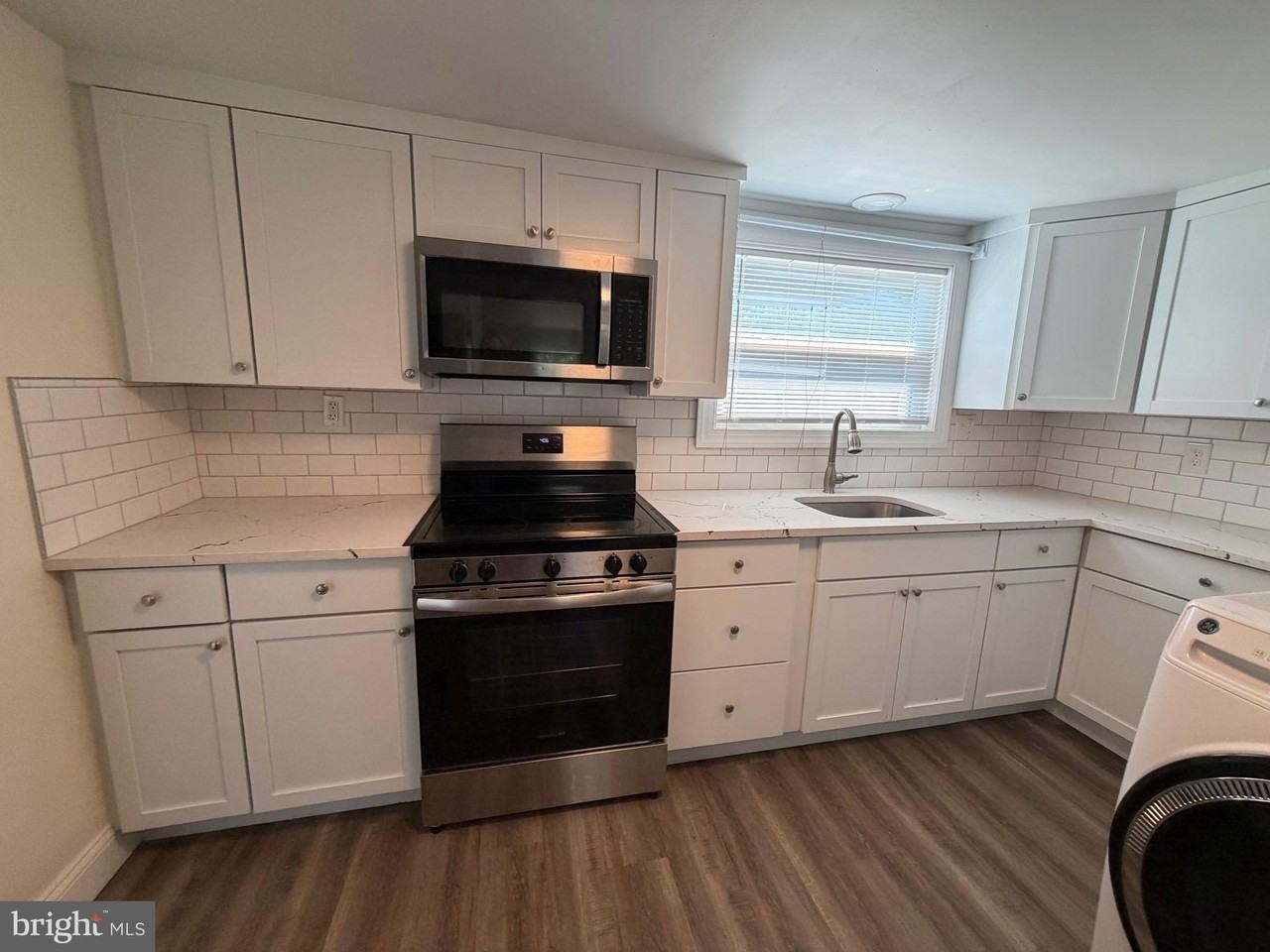 74A N Railroad Ave - Photo 4 of 16
