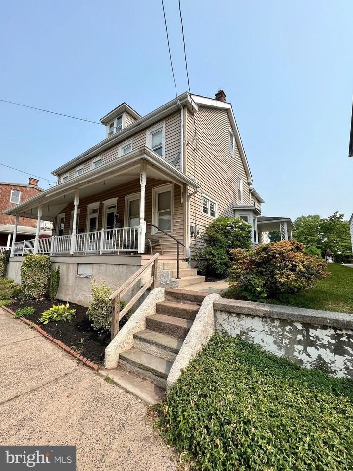 337 Bridge St - Photo 2 of 15