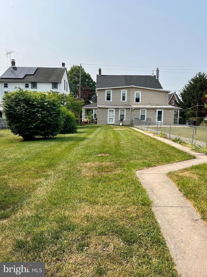 337 Bridge St - Photo 5 of 15