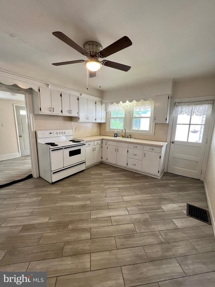 337 Bridge St - Photo 6 of 15