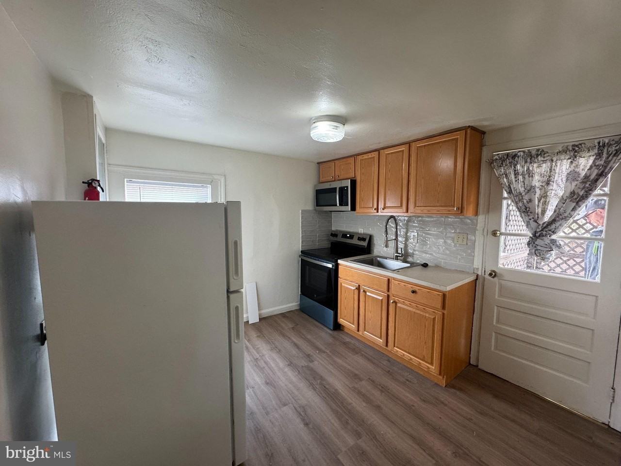261 N York St - Photo 2 of 8