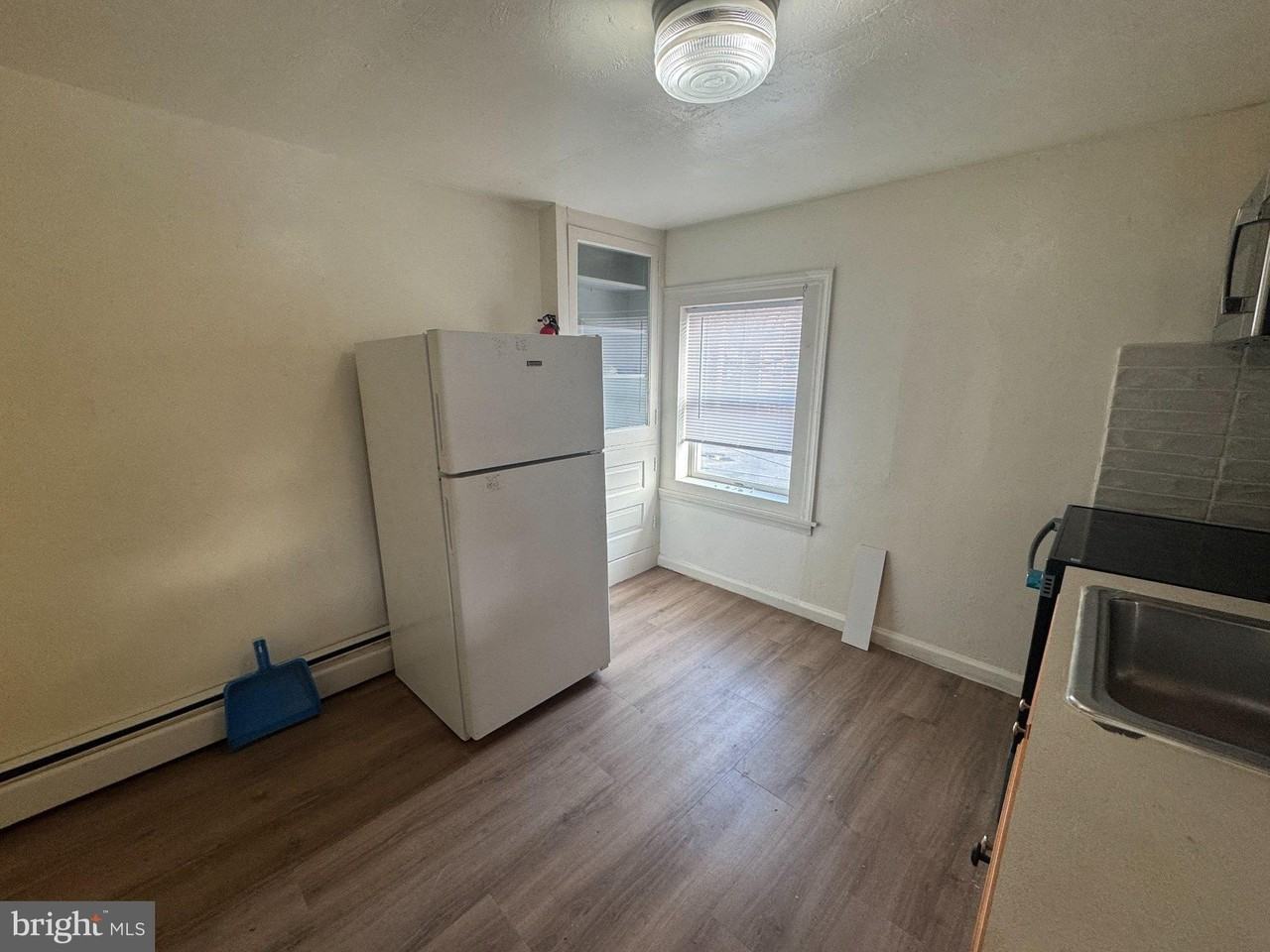 261 N York St - Photo 3 of 8