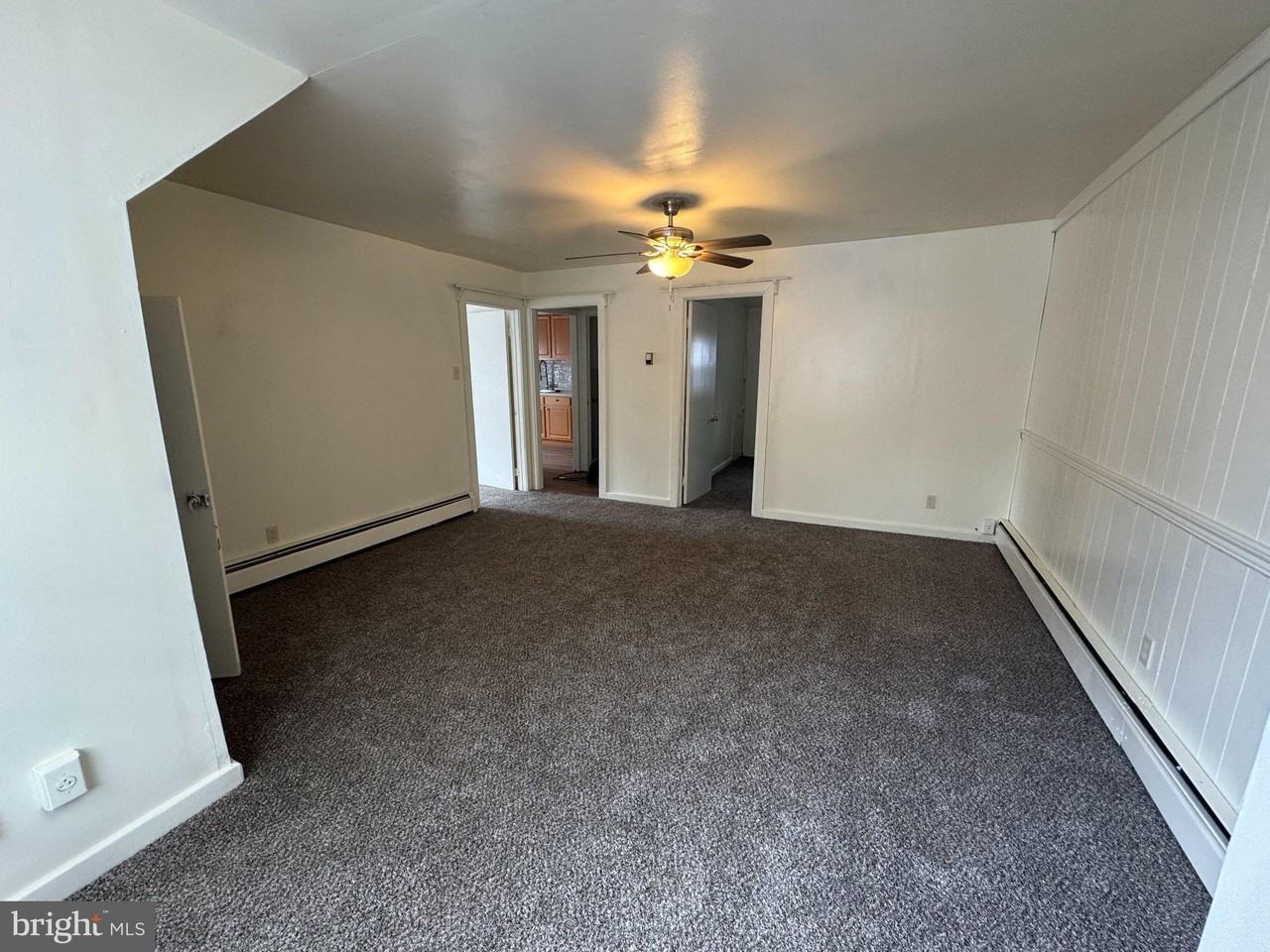 261 N York St - Photo 5 of 8