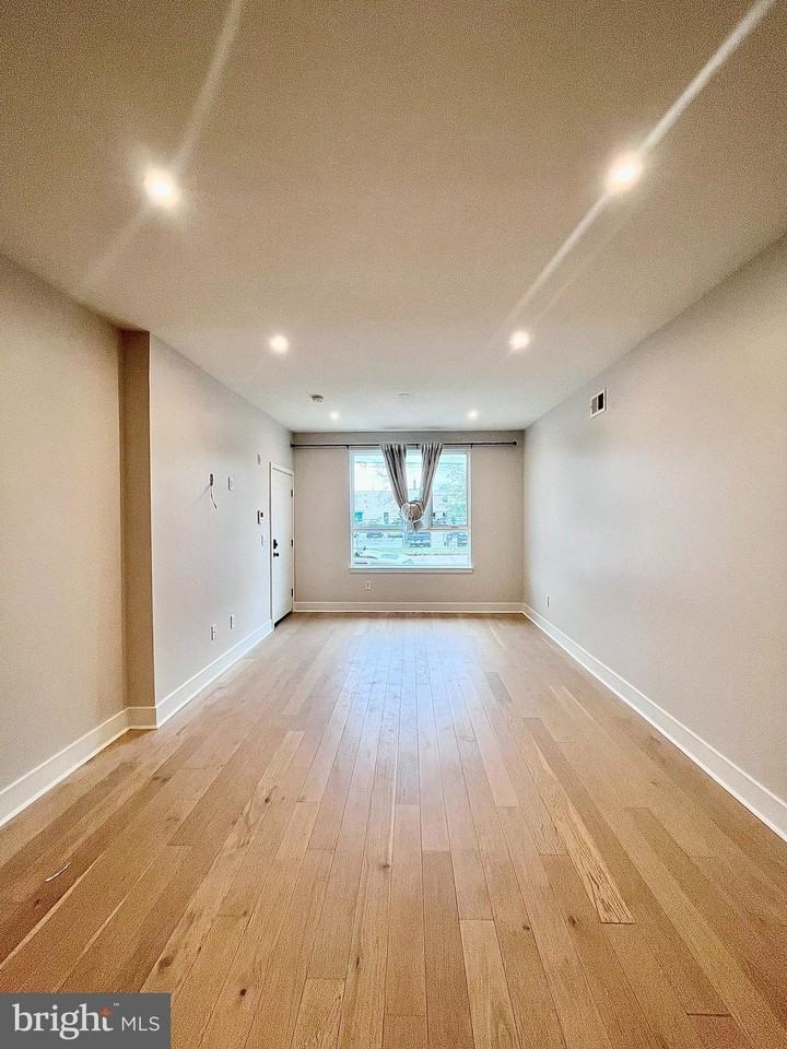 315 W Berks St #1 - Photo 2 of 17