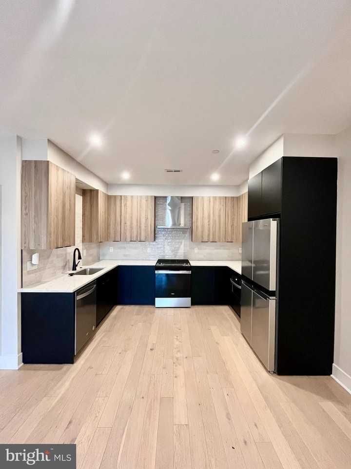 315 W Berks St #1 - Photo 3 of 17