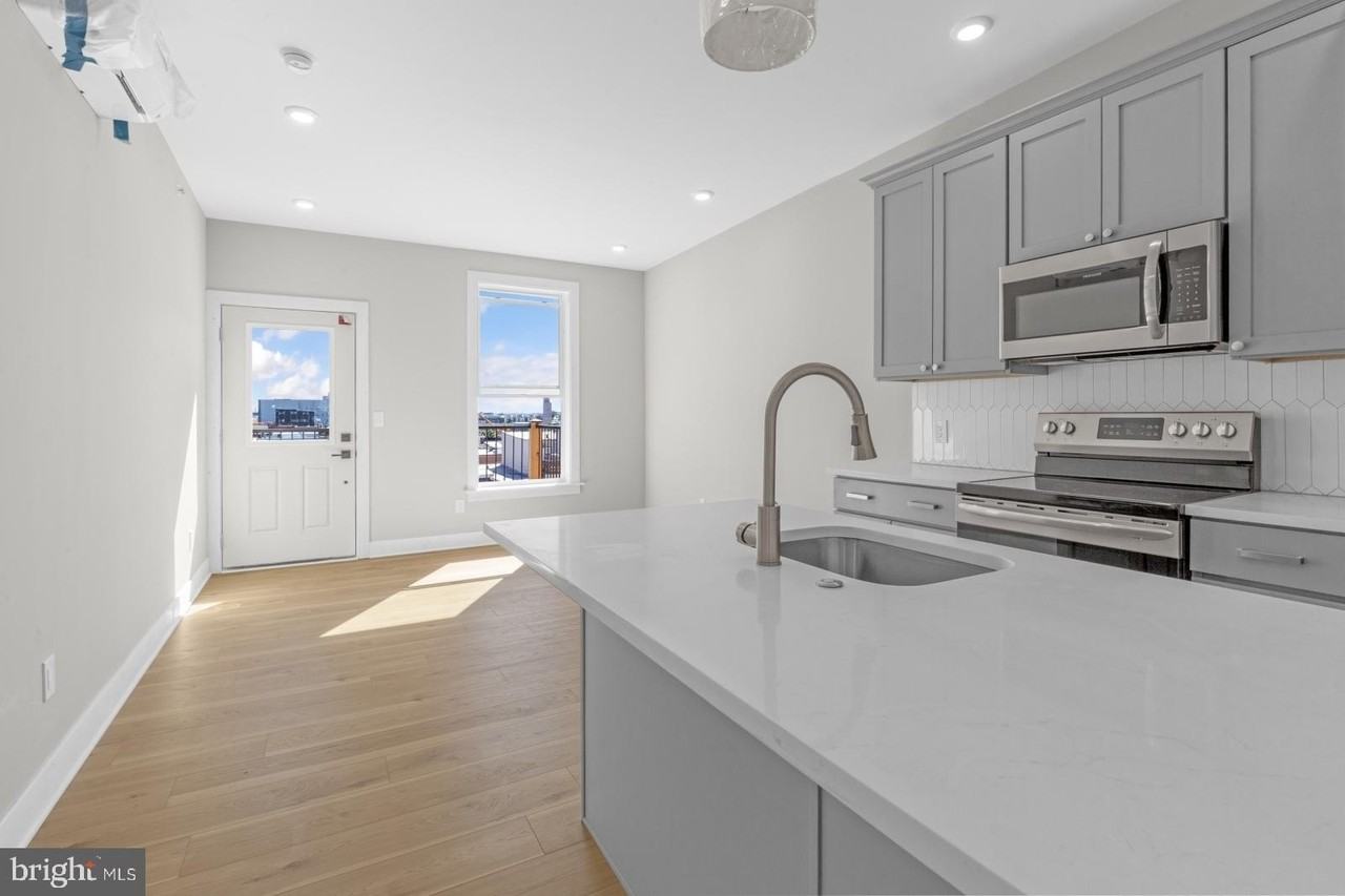 1935 N 2nd St #202 - Photo 4 of 28