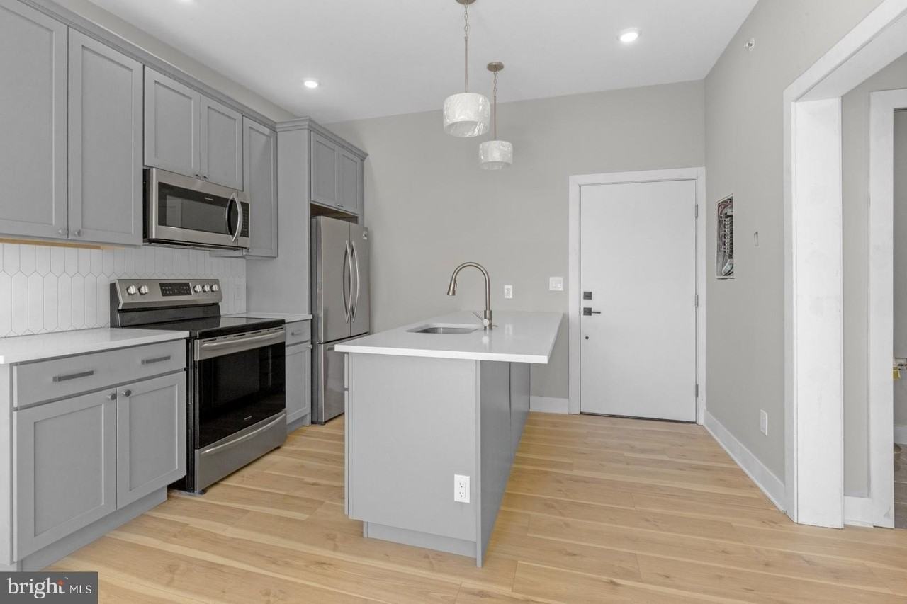 1935 N 2nd St #202 - Photo 5 of 28