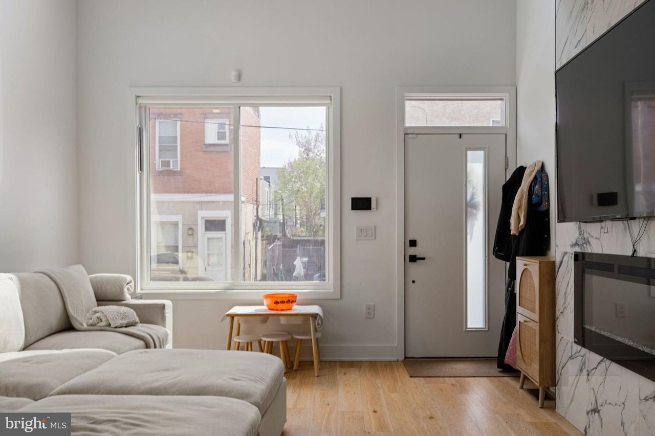 2409 Oakford St - Photo 5 of 50