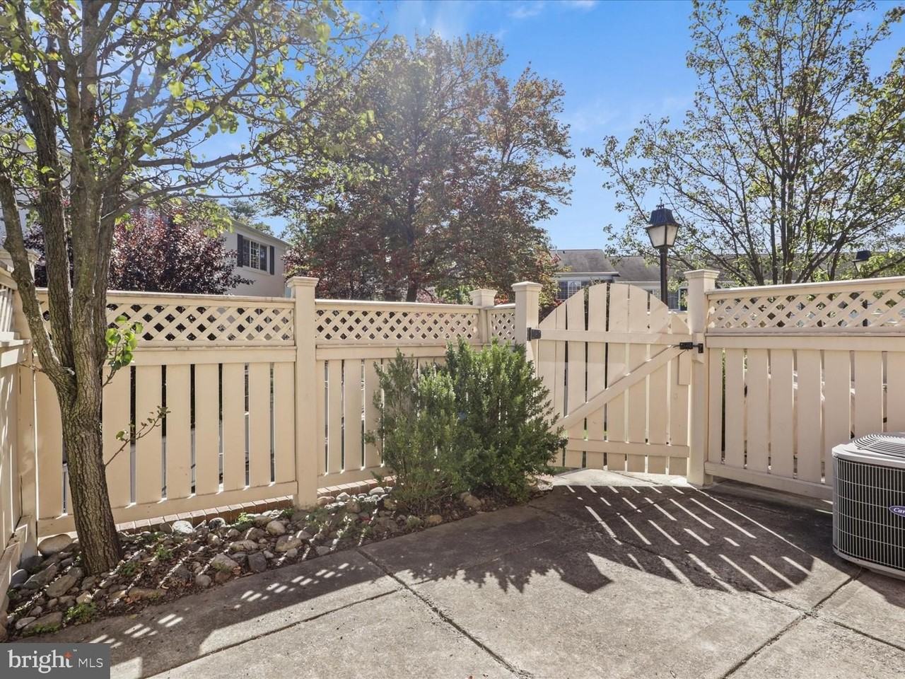 1627 N Van Dorn St - Photo 2 of 27