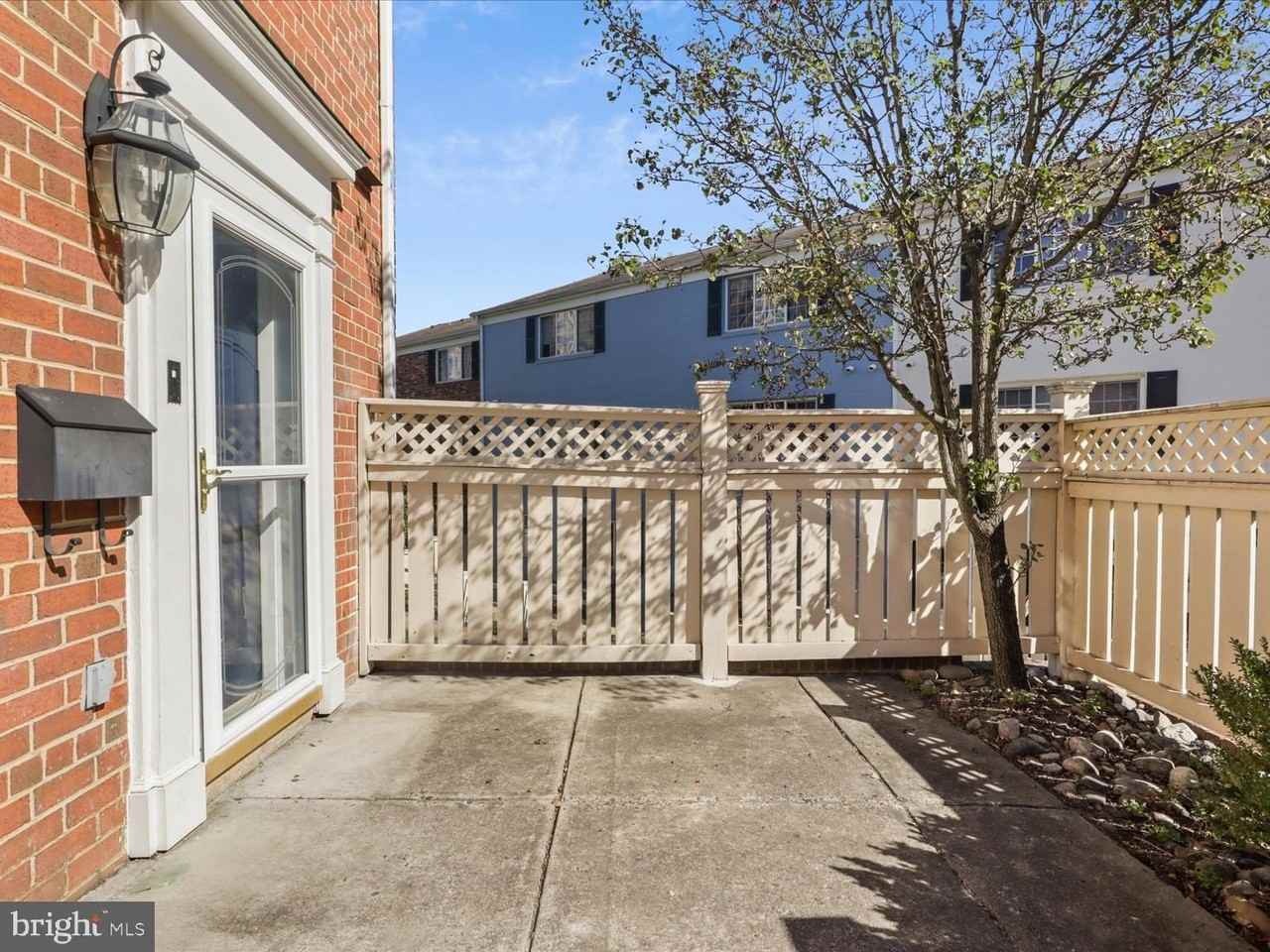 1627 N Van Dorn St - Photo 3 of 27