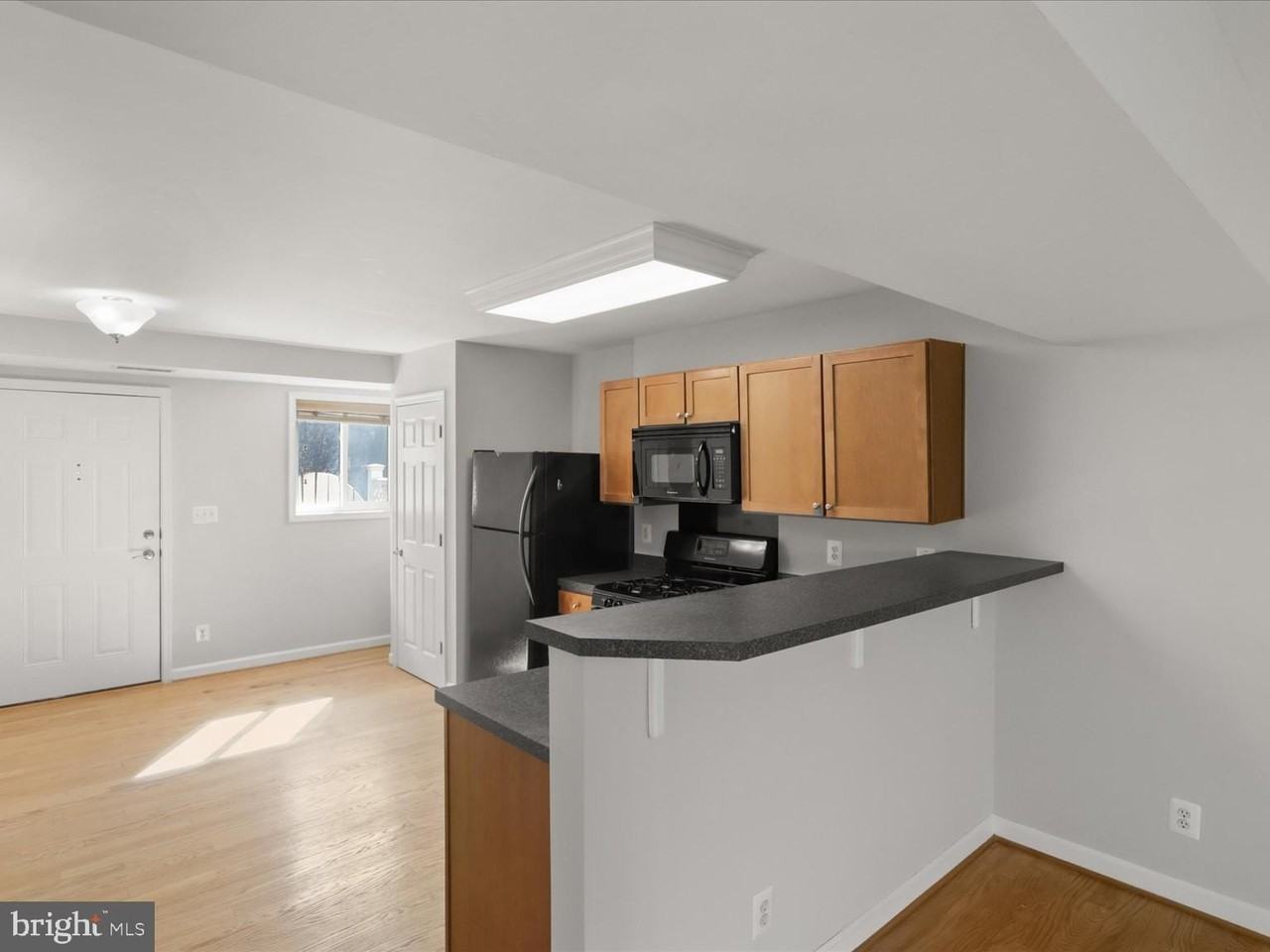 1627 N Van Dorn St - Photo 4 of 27