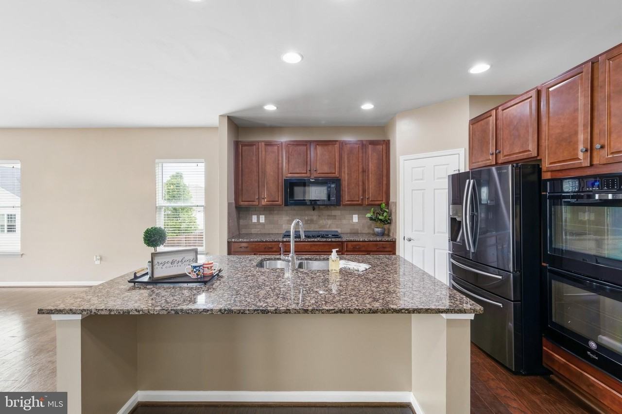 112 Norwich Ct - Photo 6 of 50