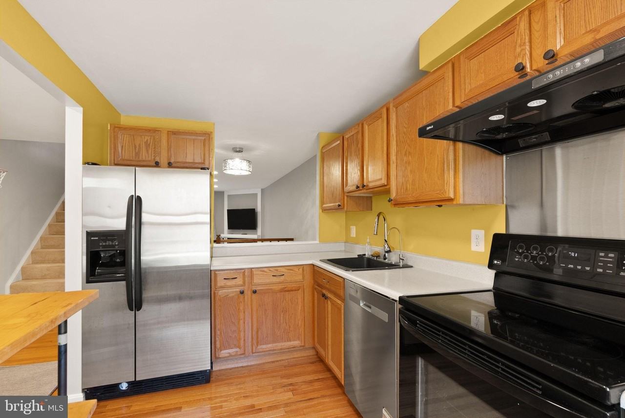 11243 Silentwood Ln - Photo 4 of 32