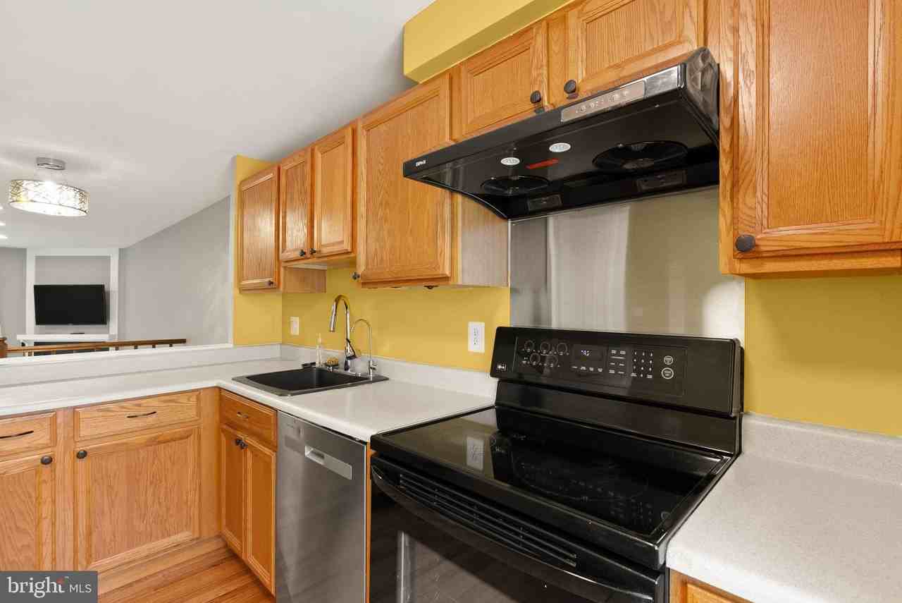 11243 Silentwood Ln - Photo 5 of 32