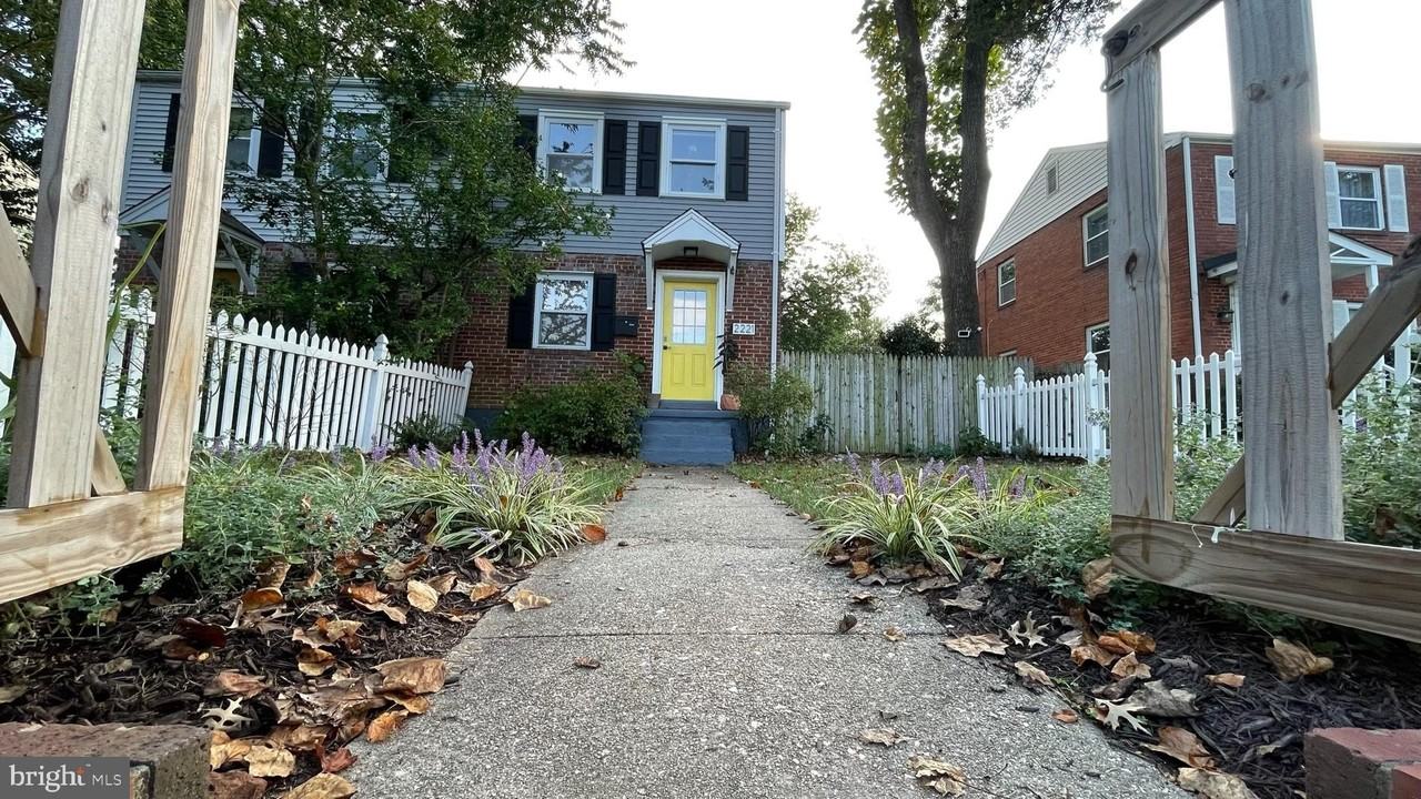 2221 Arlington Ter - Photo 2 of 29