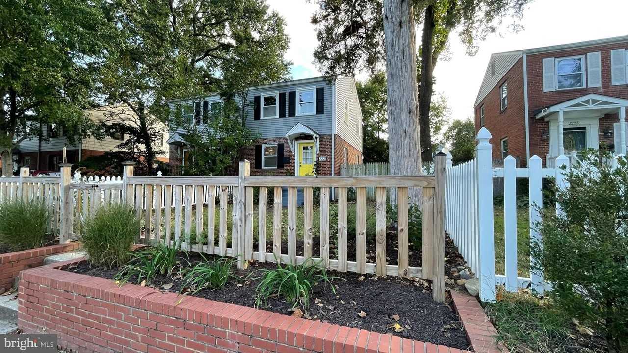 2221 Arlington Ter - Photo 4 of 29