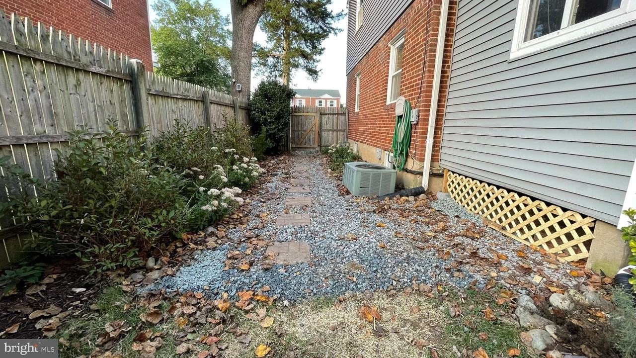 2221 Arlington Ter - Photo 5 of 29