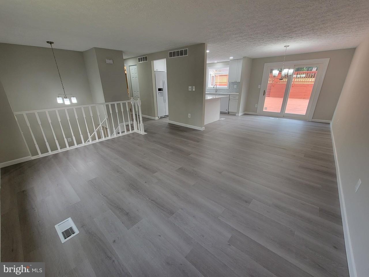7598 Springfield Hills Dr - Photo 3 of 40
