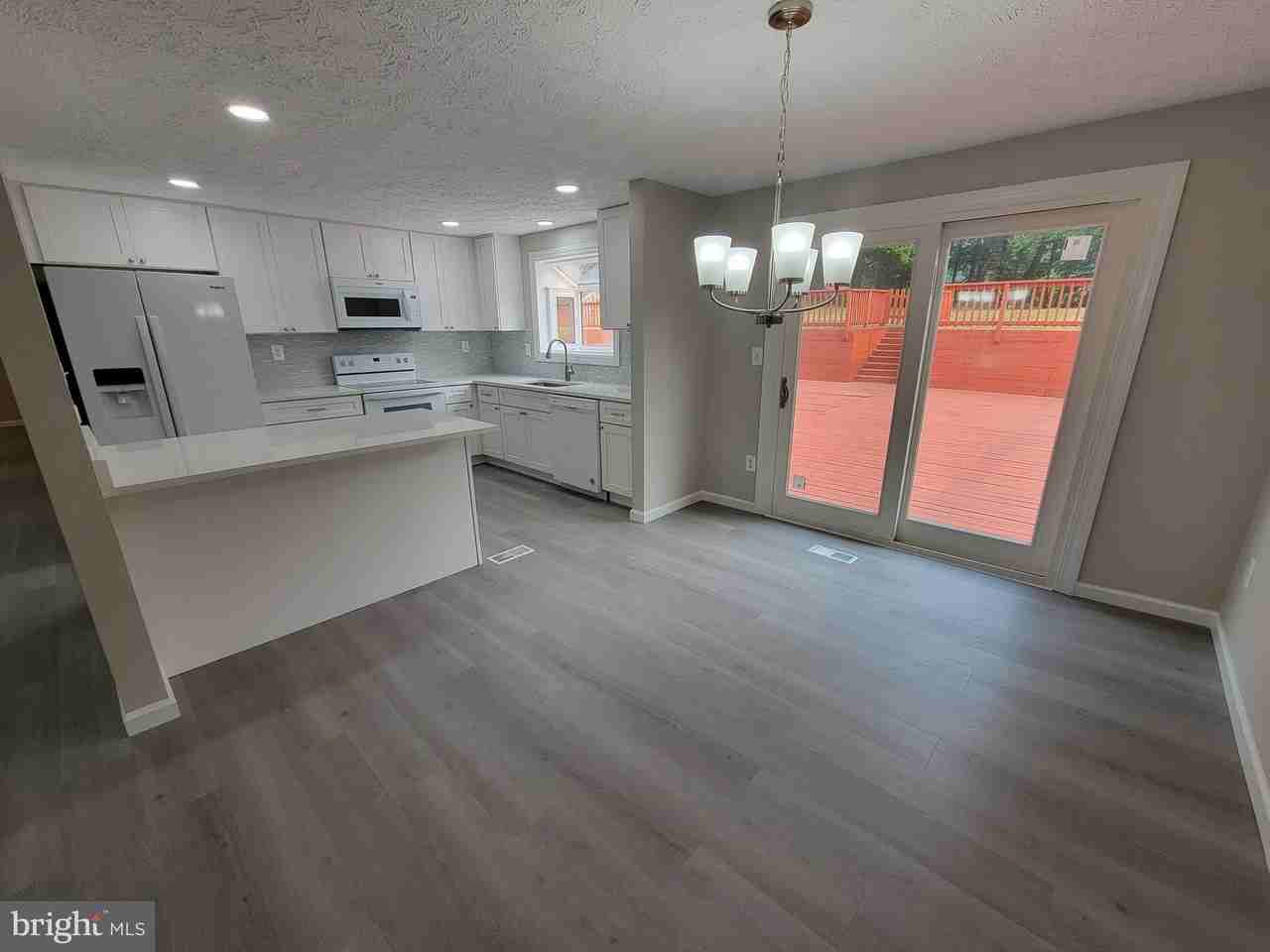 7598 Springfield Hills Dr - Photo 4 of 40