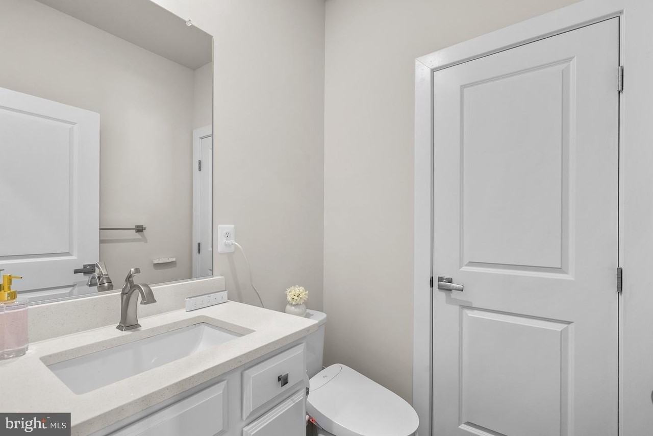 12998 Hattontown Sq - Photo 7 of 36