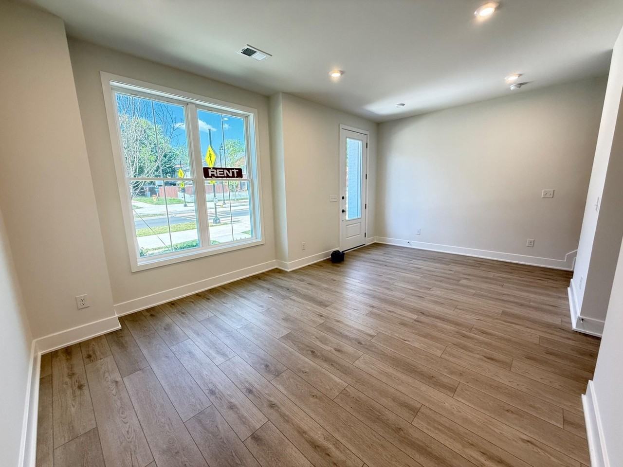 9715 Grant Ave - Photo 4 of 43