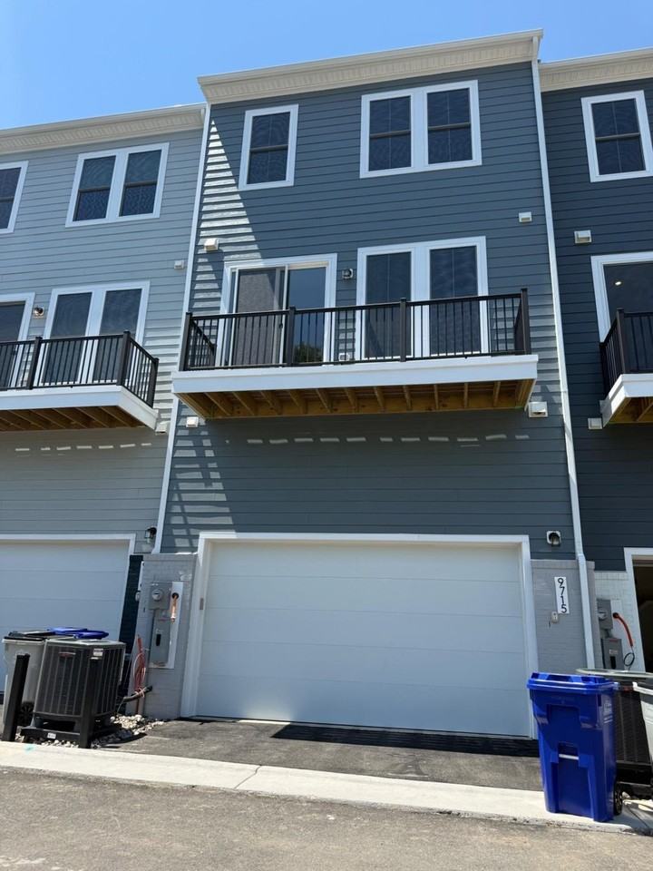 9715 Grant Ave - Photo 2 of 42