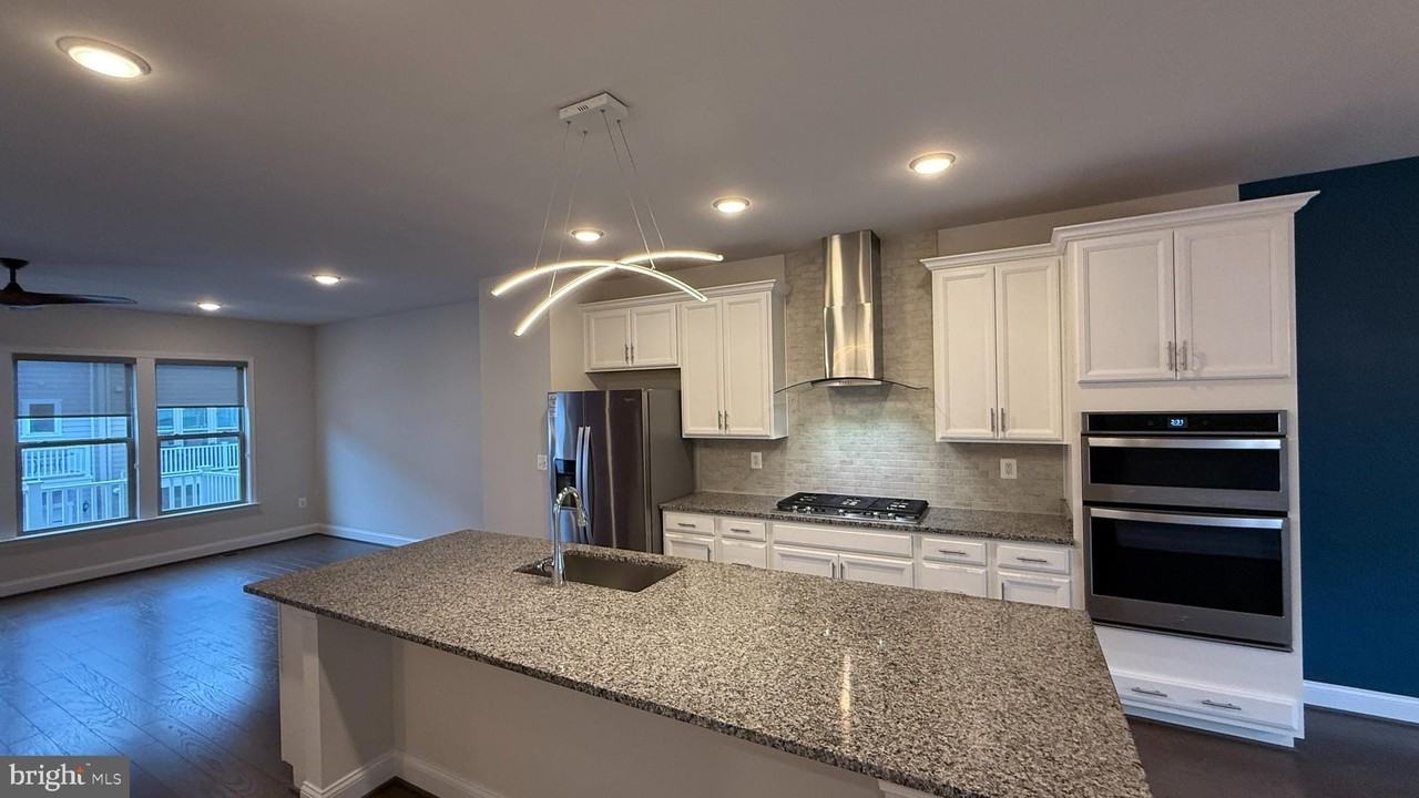 1949 Greenbriar Hall Rd - Photo 4 of 26