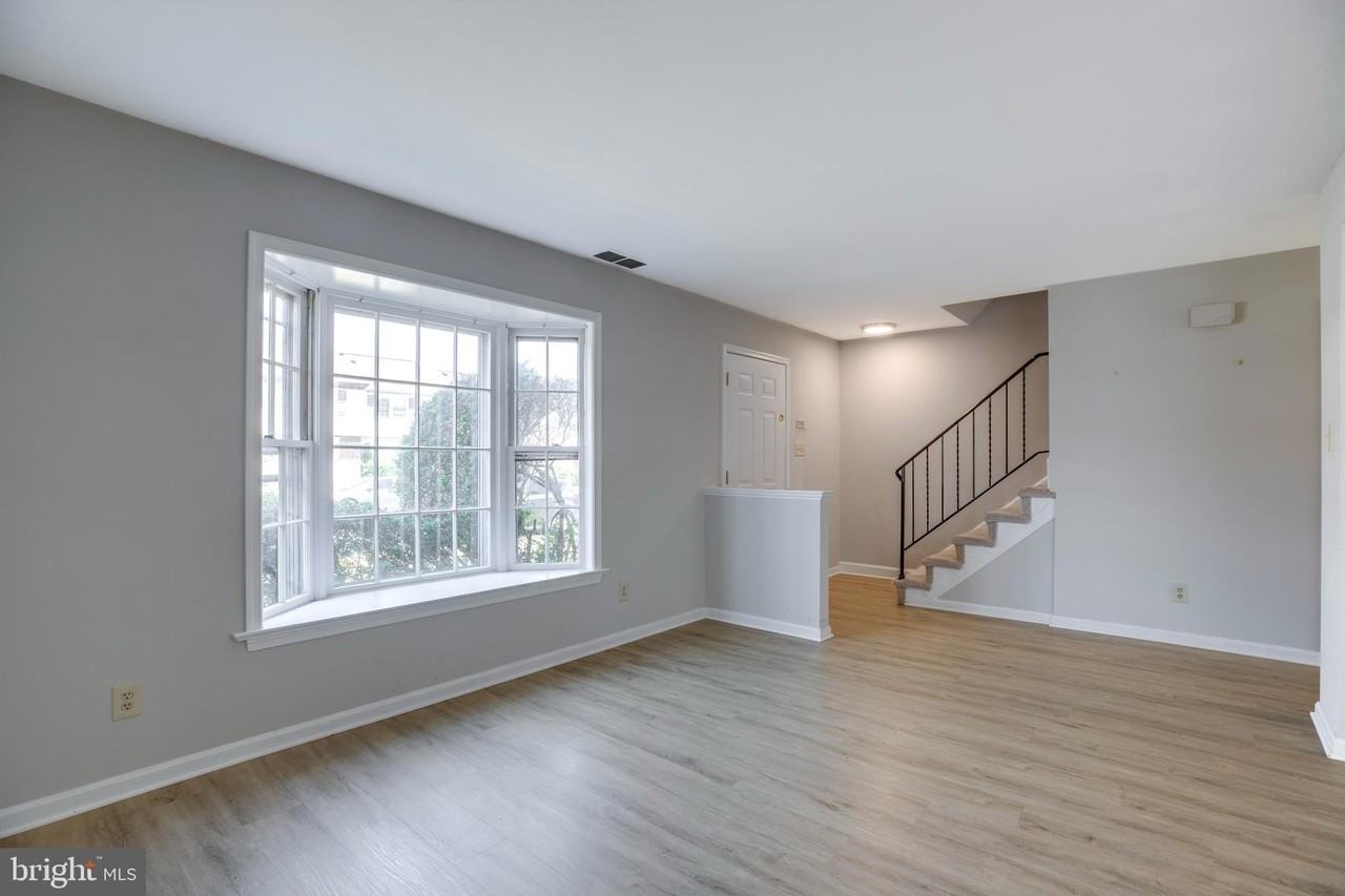 322 Clay St - Photo 6 of 37