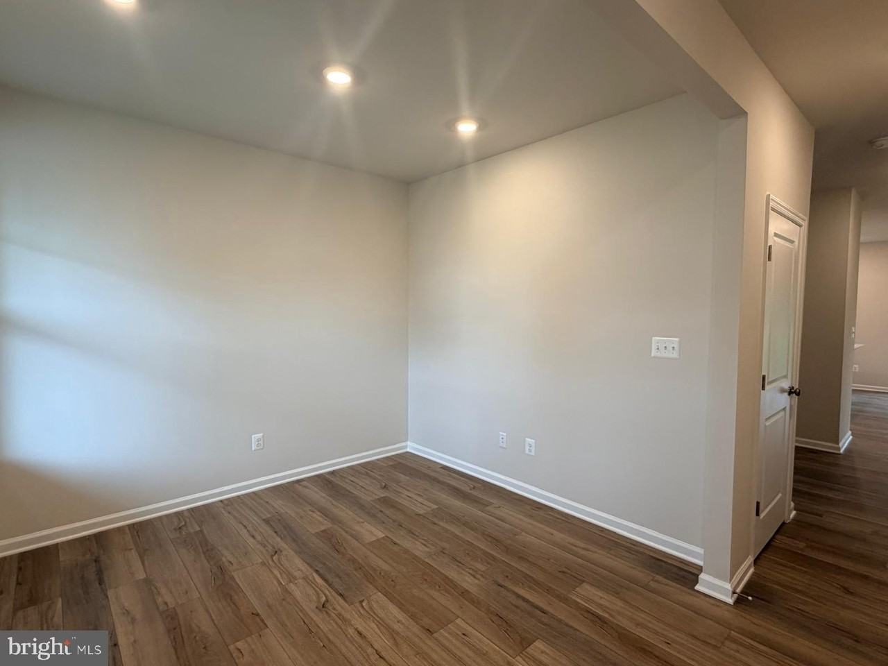 19 Forest Grove Ave - Photo 7 of 36