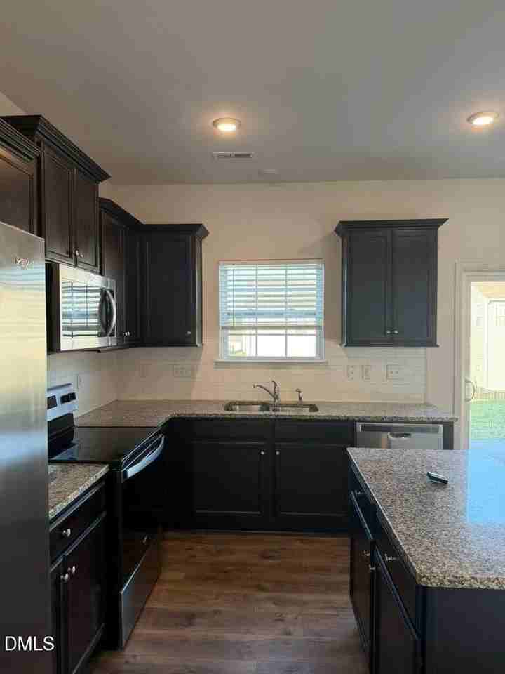 110 Prairie St - Photo 4 of 37