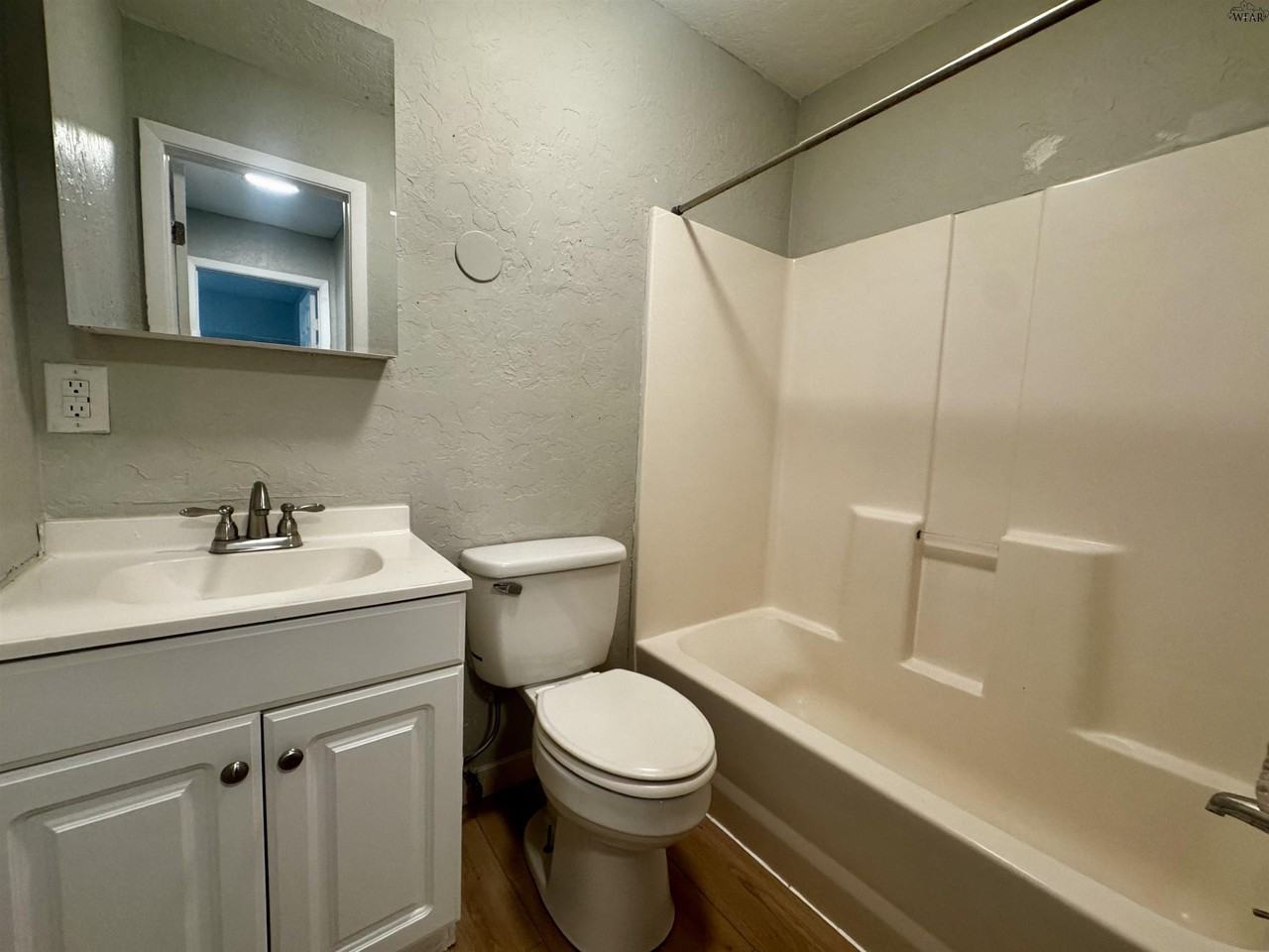 1710 10th St #10 - Photo 3 of 7